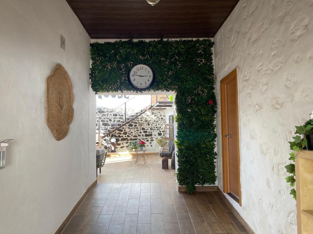 Hostal Valtisya Pool And Airport Telde Exterior foto